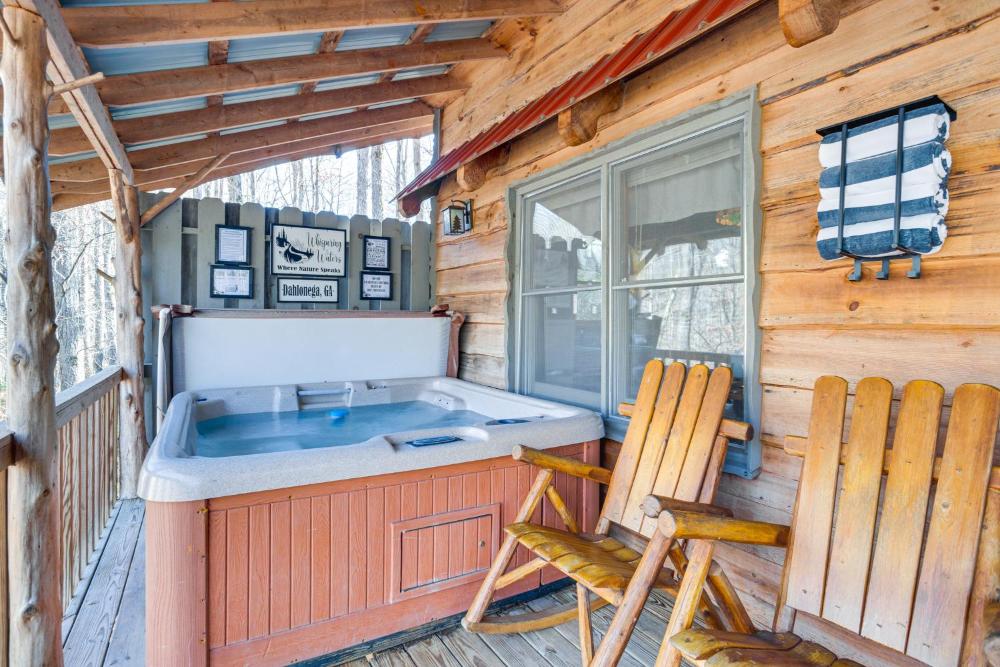 Quaint Dahlonega Cabin with Cavenders Creek Access!